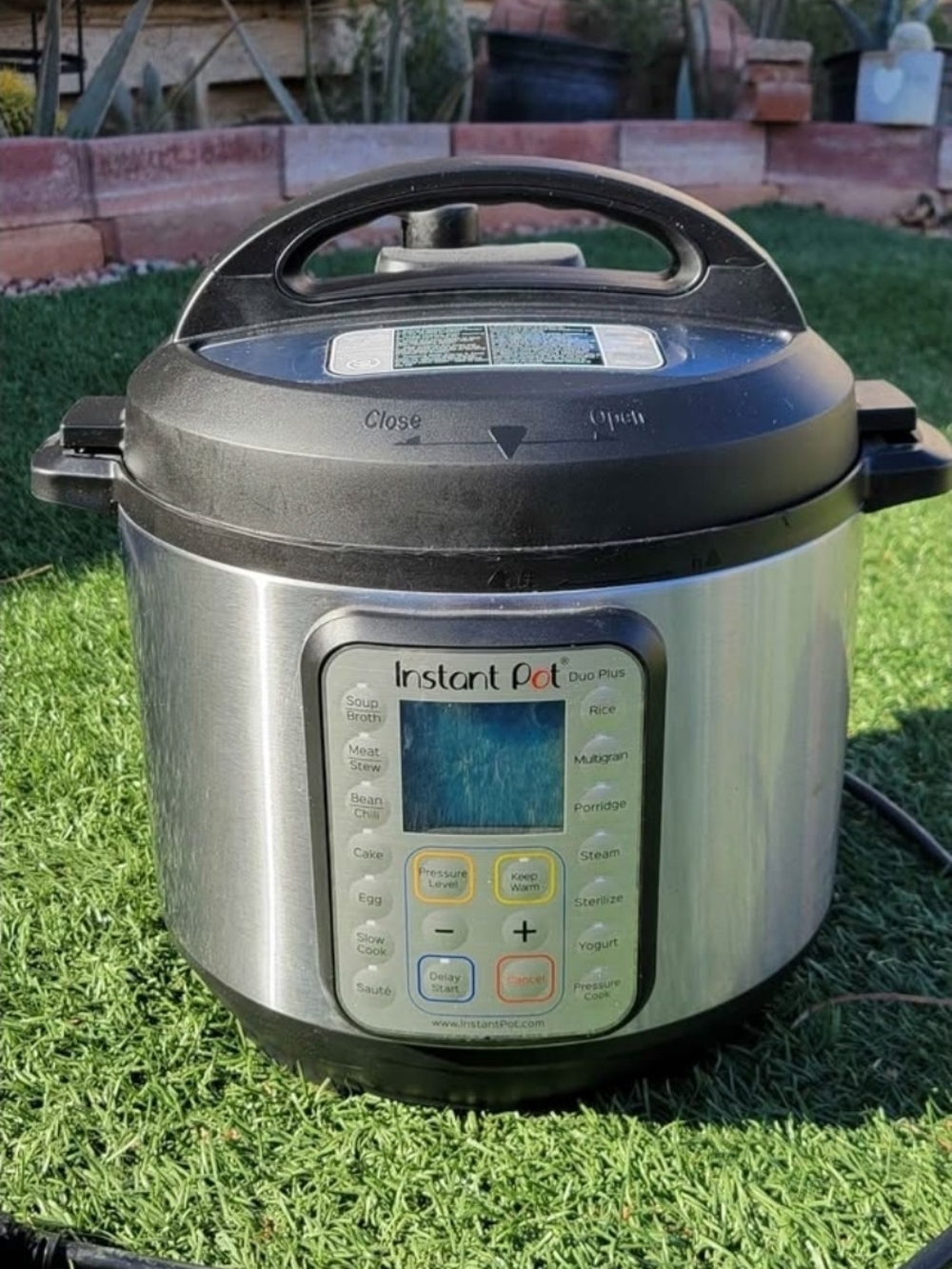 Instant Pot Works Excellent 6QT - Picture 2 of 3